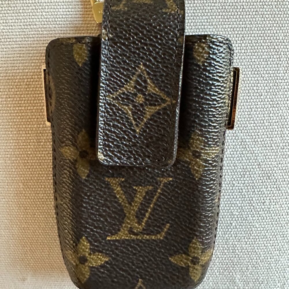 Louis Vuitton Etui Telephone International Monogram Case Airpods  MI0084